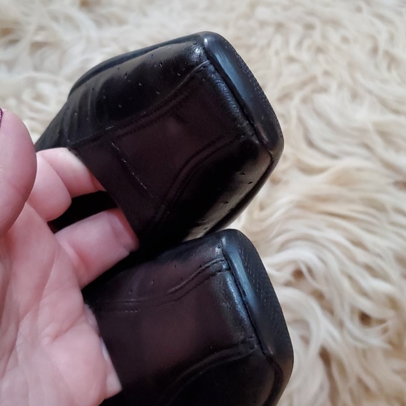 Super comfortable Prada - Picture 5 of 8